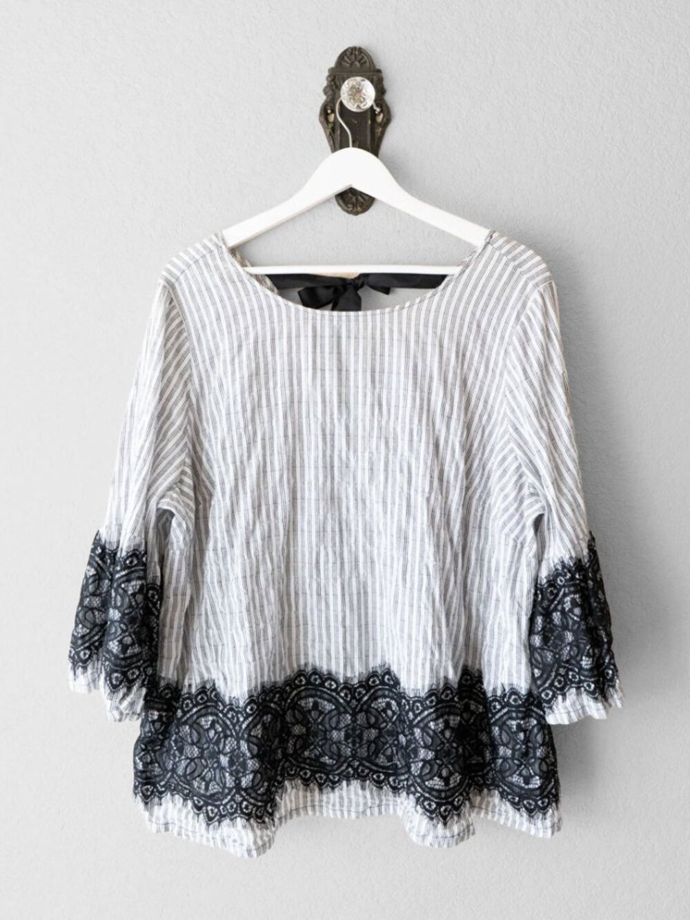 Lane Bryant Top Womens 14/16 Black White Stripe Lace Trim Bow Plus Size Blouse